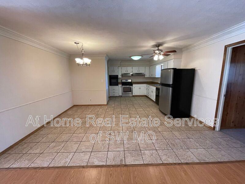 1315 E Richmond St - Photo 5 of 17
