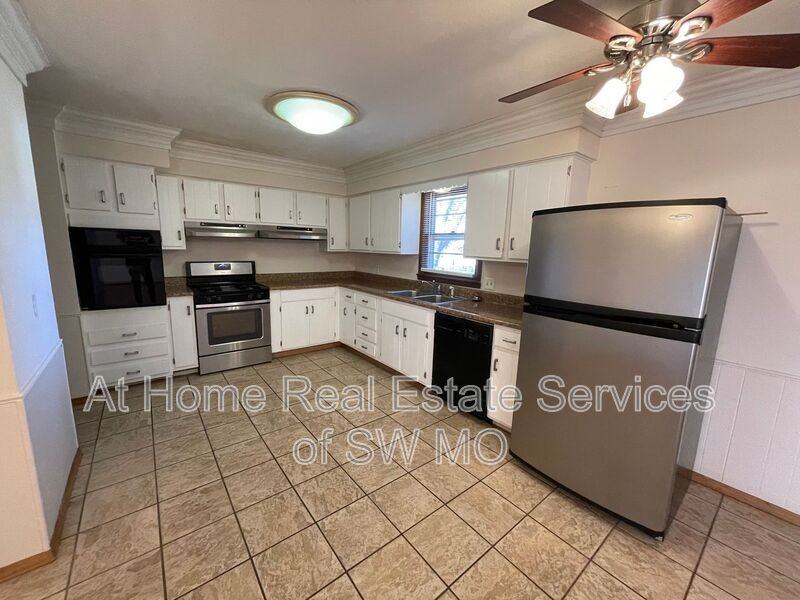 1315 E Richmond St - Photo 6 of 17