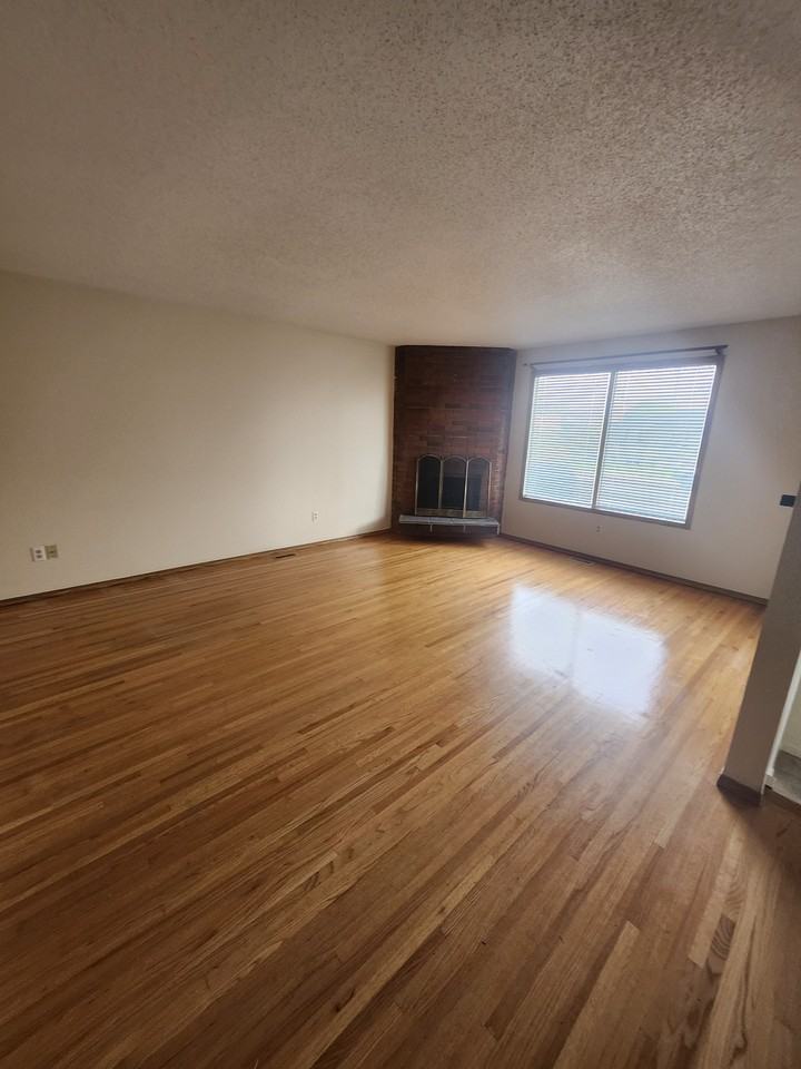 5917 5907-5917 Trollinger St Ne - Photo 3 of 12
