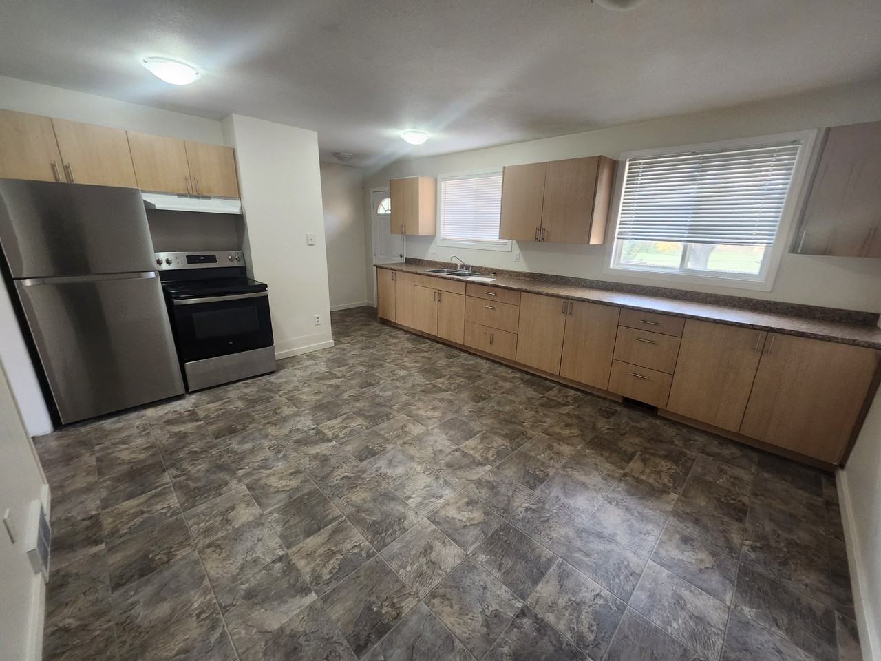 5917 5907-5917 Trollinger St Ne - Photo 5 of 12