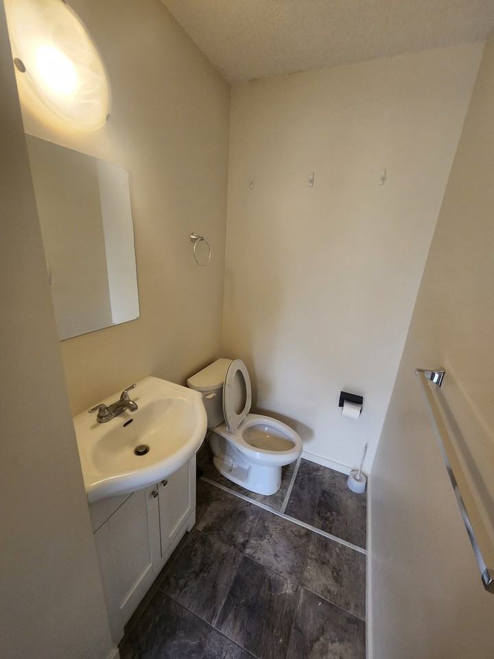 5917 5907-5917 Trollinger St Ne - Photo 6 of 12