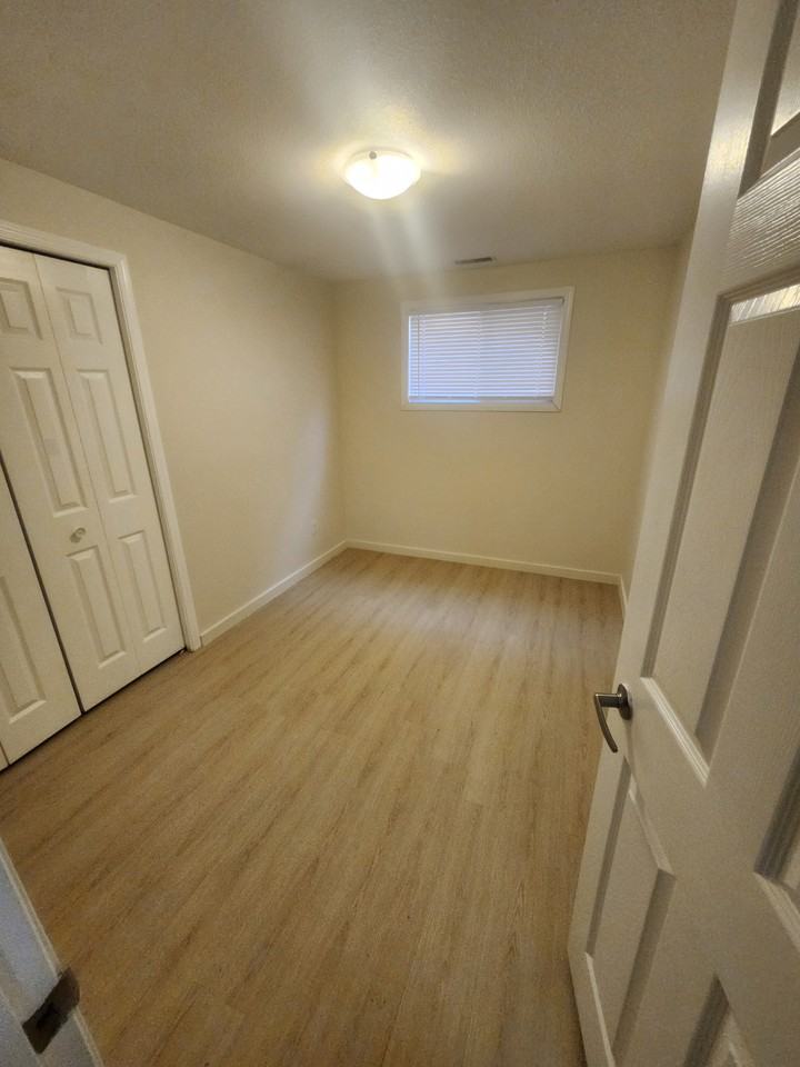 5917 5907-5917 Trollinger St Ne - Photo 7 of 12