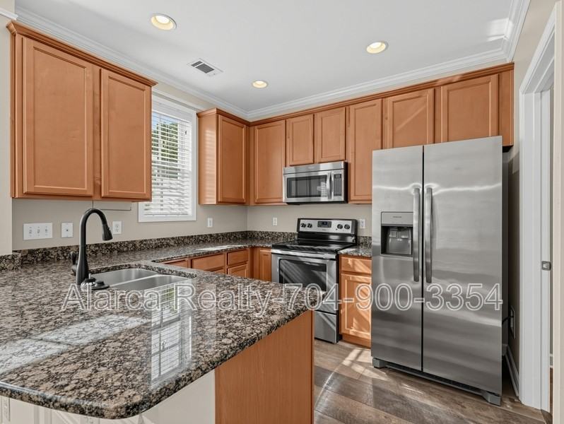 11410 Potters Row - Photo 2 of 23