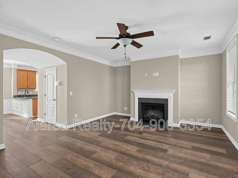 11410 Potters Row - Photo 3 of 23