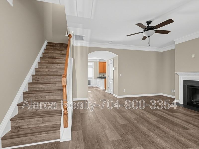 11410 Potters Row - Photo 4 of 23