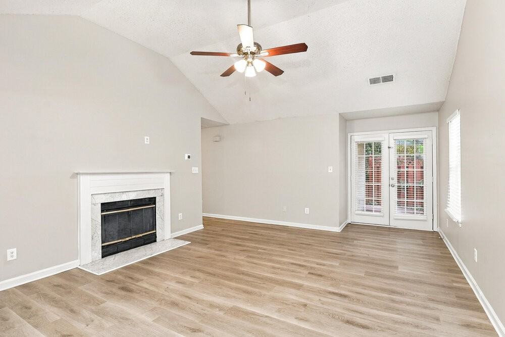 10424 Brawley Ln - Photo 4 of 16