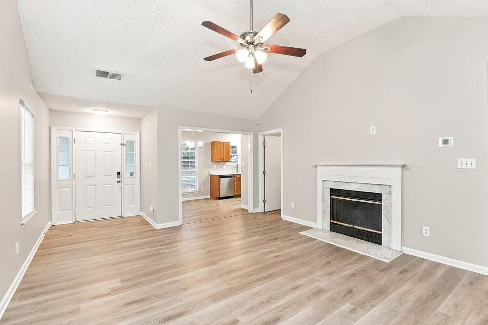 10424 Brawley Ln - Photo 5 of 16