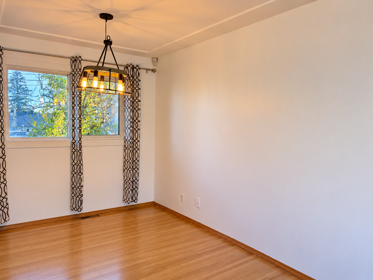 3221 19 Ave Se - Photo 4 of 16