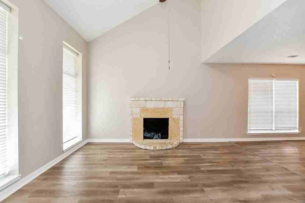 401 Lookout Mountain Trl - Photo 4 of 17