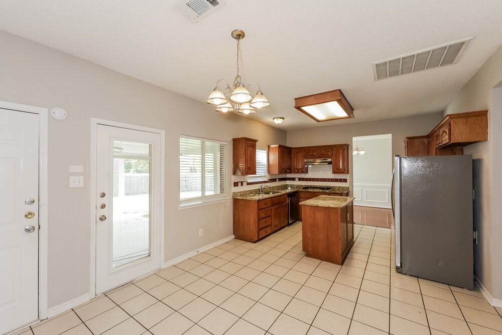 1632 Laurel Springs Ct - Photo 7 of 17