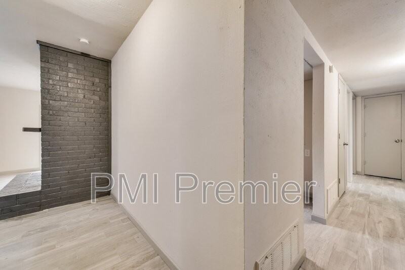 7021 Lincolnshire Ln - Photo 4 of 29