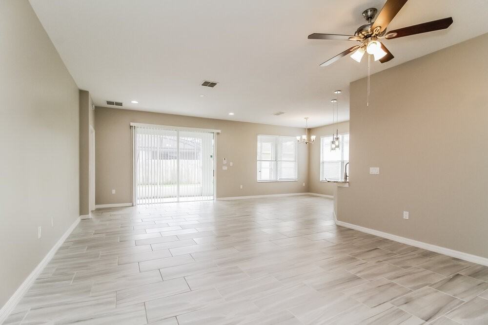 105 Venetian Bay Cir - Photo 3 of 16