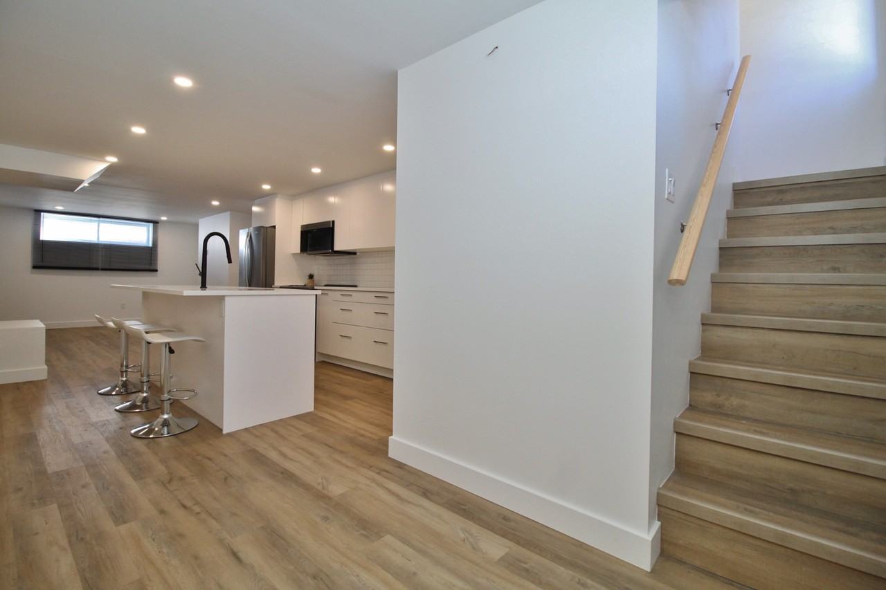 2138 Saunderson Dr - Photo 2 of 20