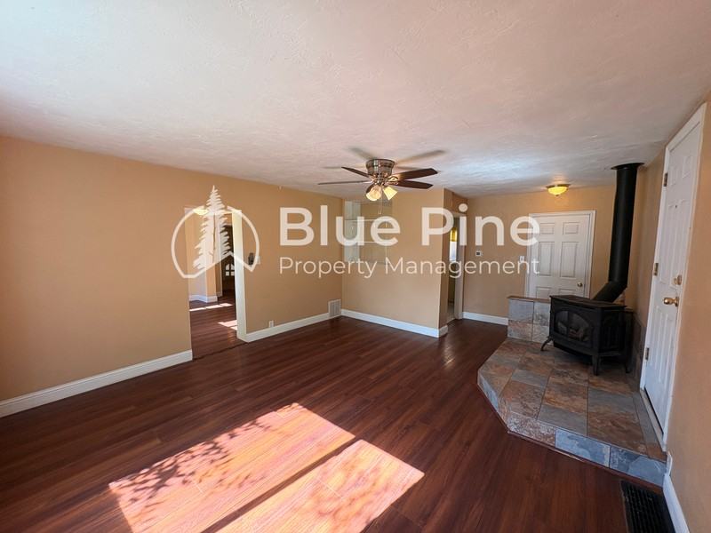 391 6th St - Photo 4 of 12