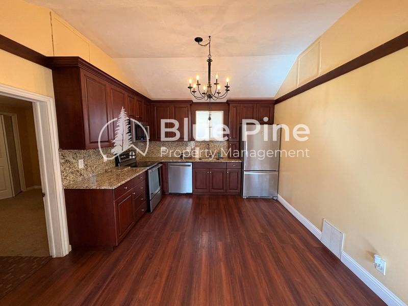 391 6th St - Photo 5 of 12