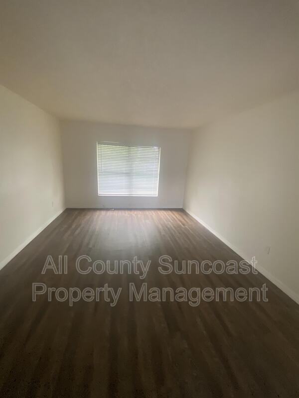 7501 35th St N #D - Photo 3 of 12