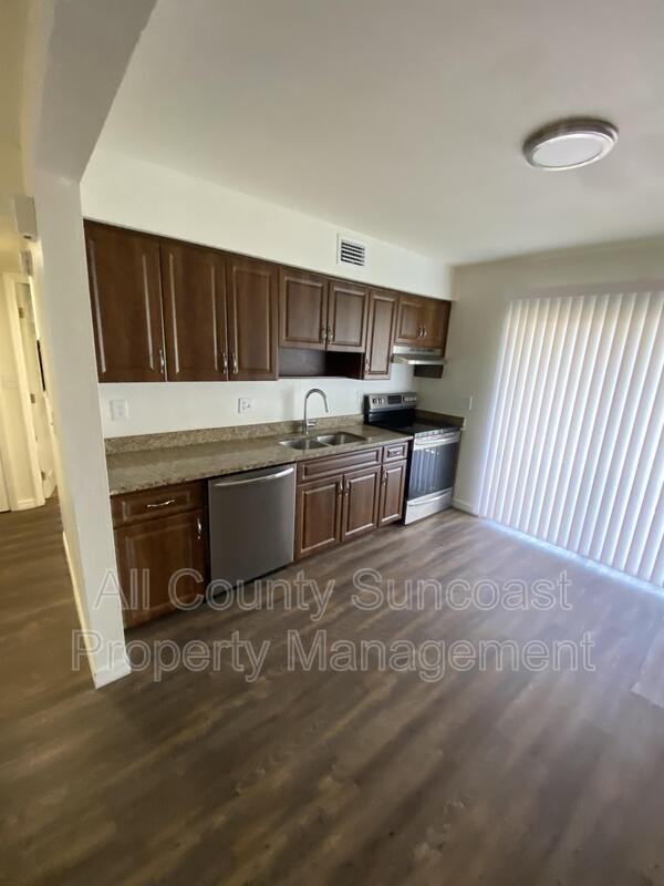 7501 35th St N #D - Photo 4 of 12