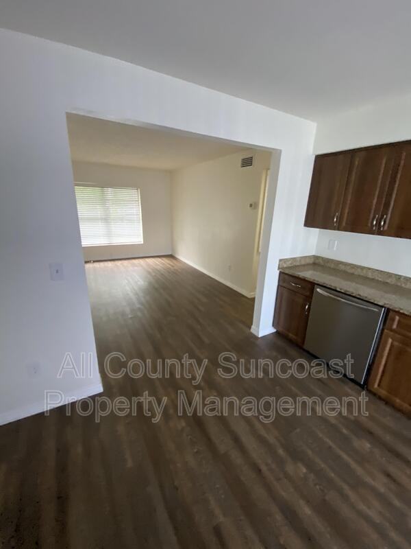 7501 35th St N #D - Photo 5 of 12