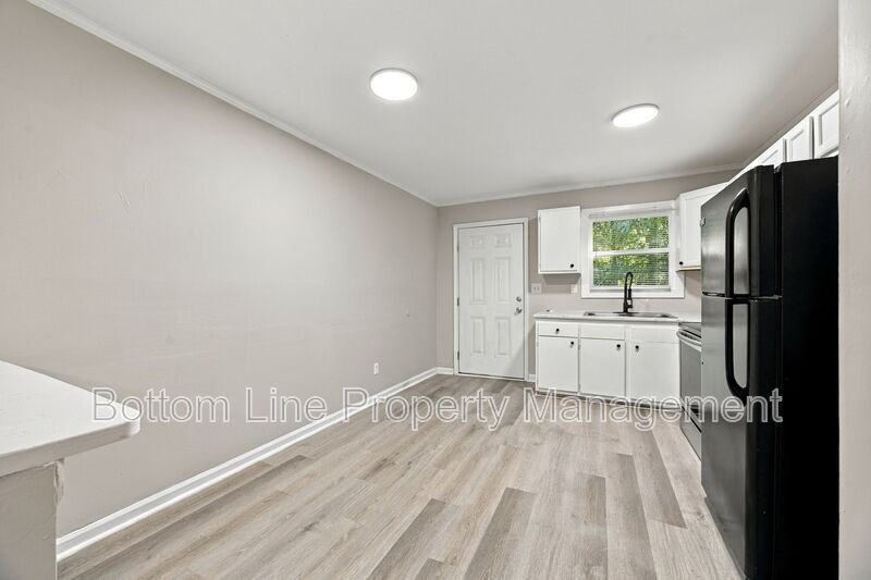 909 S Carolina Ave #5 - Photo 6 of 26
