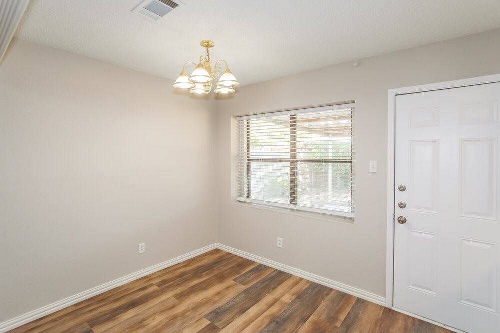 500 Greenway Dr - Photo 5 of 16