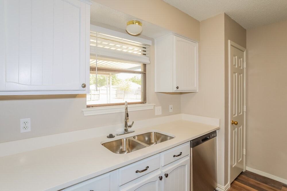 500 Greenway Dr - Photo 6 of 16