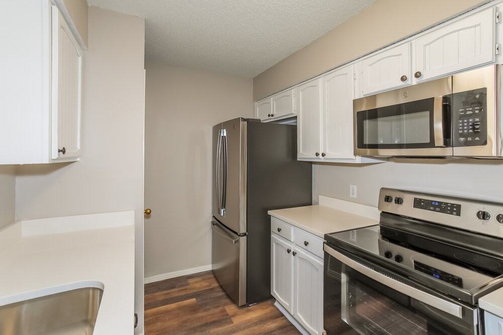 500 Greenway Dr - Photo 7 of 16