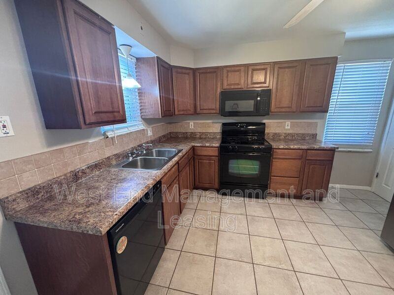 6411 Clifton Hills Dr - Photo 2 of 14
