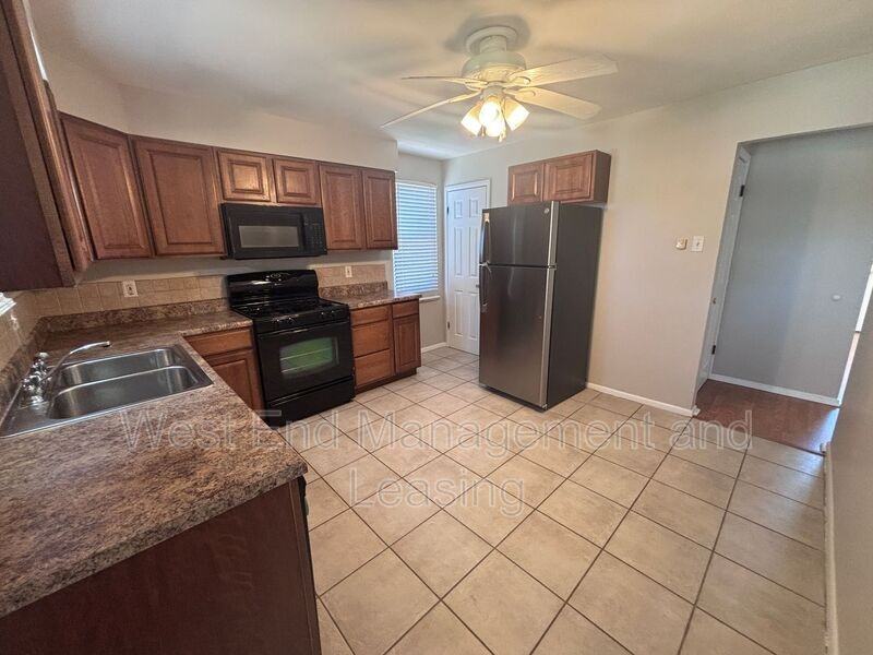 6411 Clifton Hills Dr - Photo 3 of 14