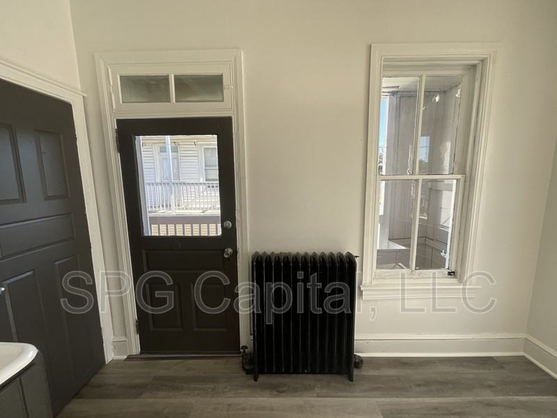 946 W Princess St - Photo 2 of 10