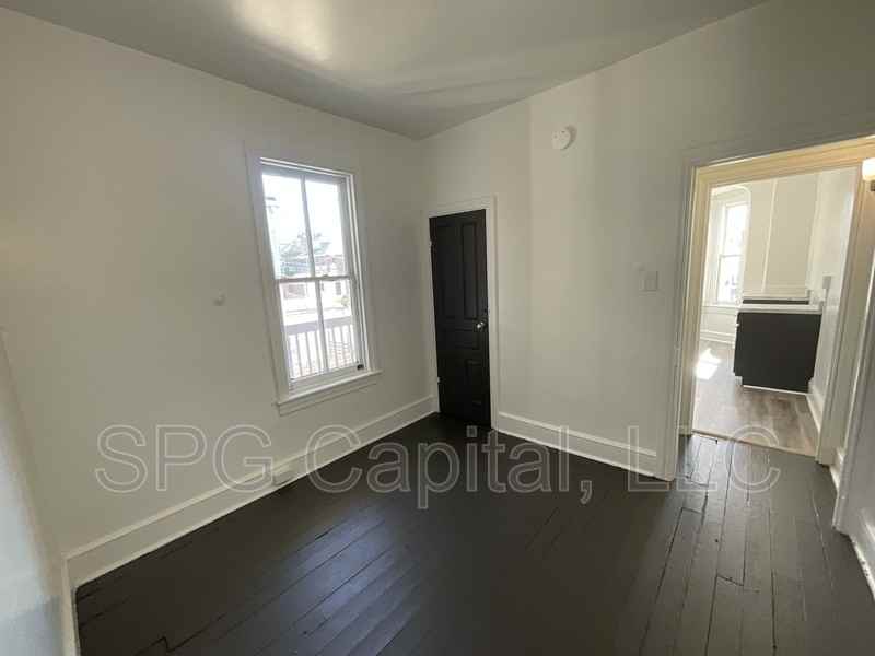 946 W Princess St - Photo 3 of 10