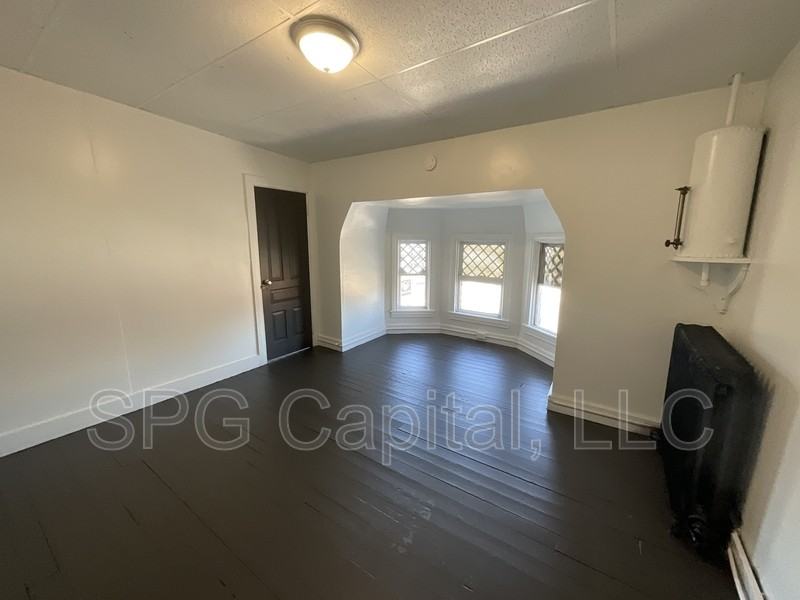 946 W Princess St - Photo 6 of 10