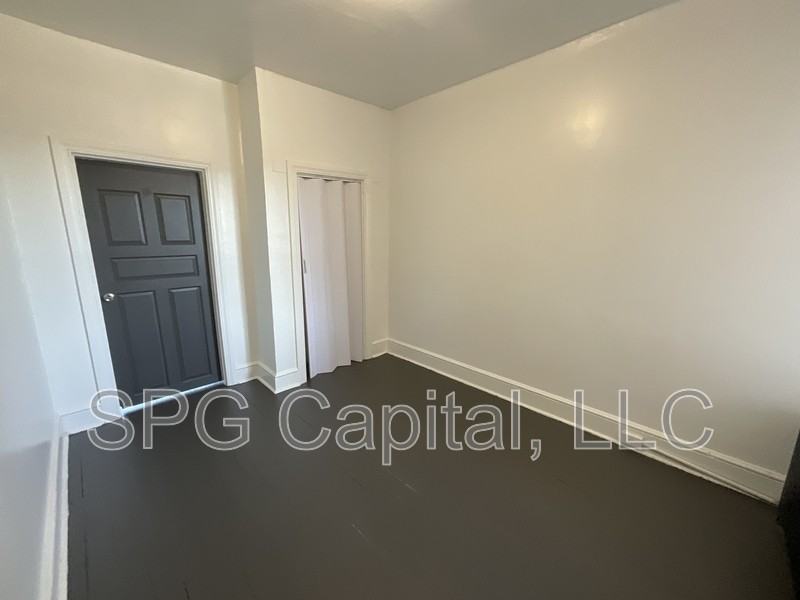 946 W Princess St - Photo 7 of 10