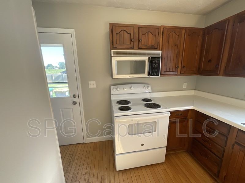 680 W Granger St - Photo 2 of 10