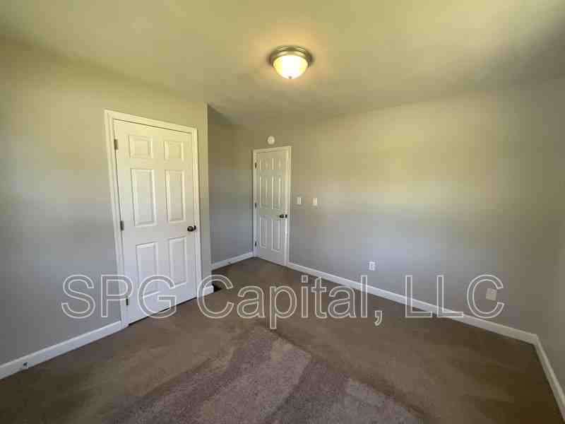 680 W Granger St - Photo 6 of 10