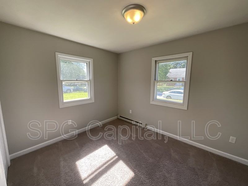 680 W Granger St - Photo 7 of 10