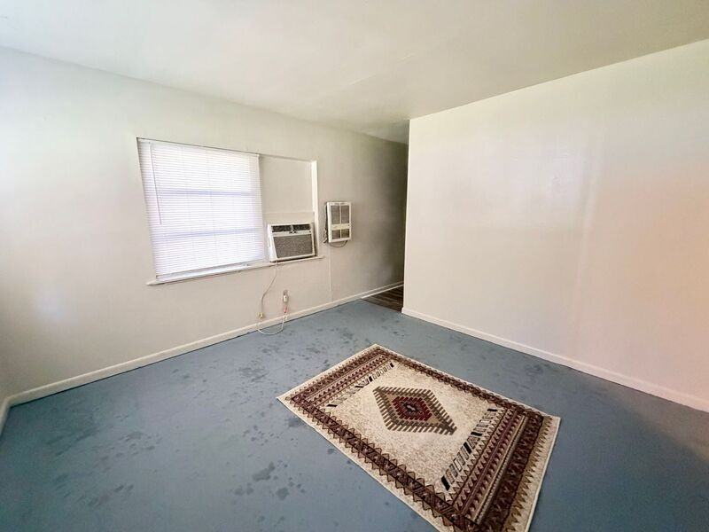 533 Amber St #B - Photo 2 of 8