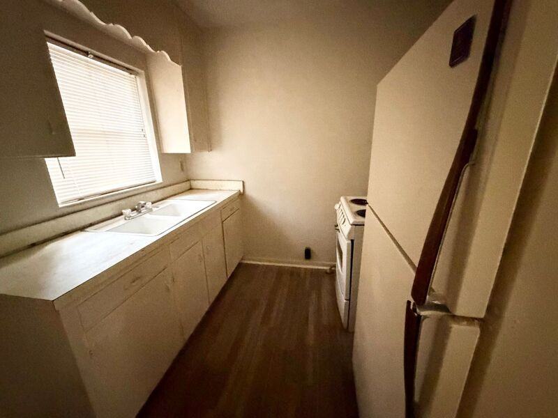 533 Amber St #B - Photo 3 of 8