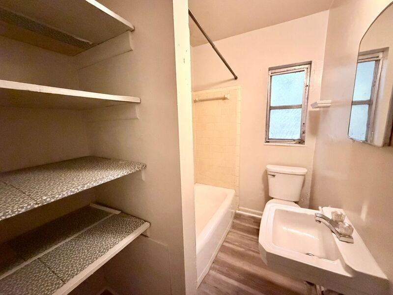 533 Amber St #B - Photo 6 of 8