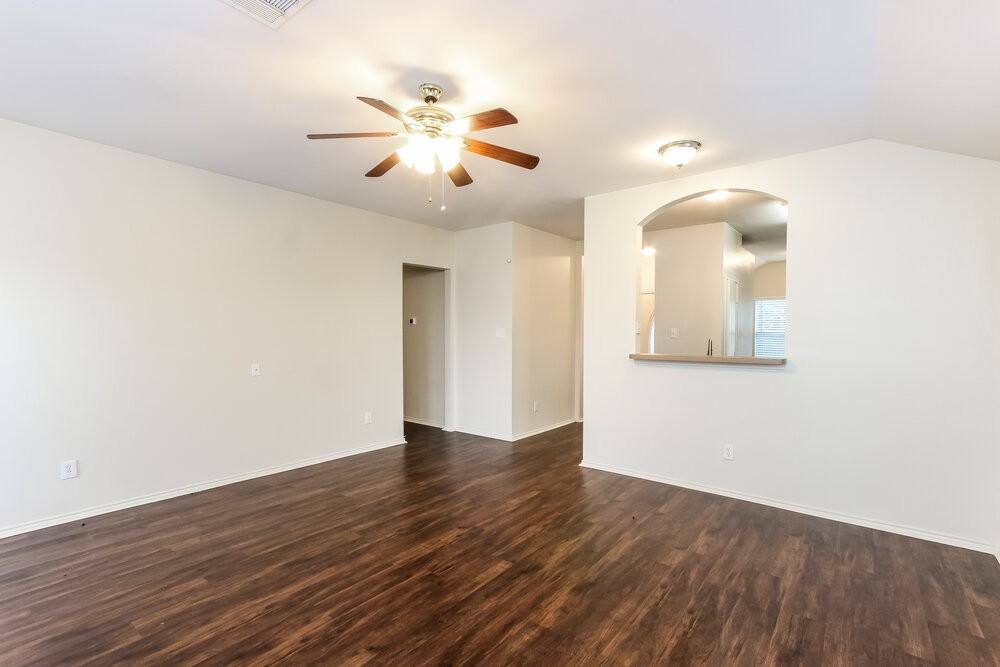 824 Tiffany St - Photo 6 of 16