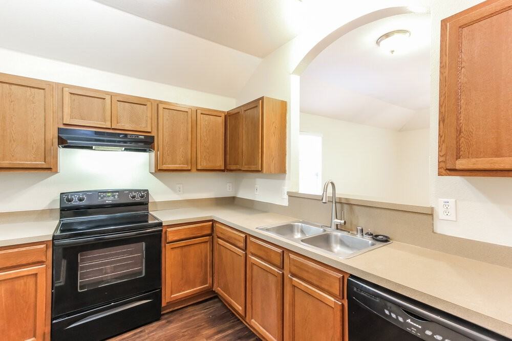824 Tiffany St - Photo 7 of 16