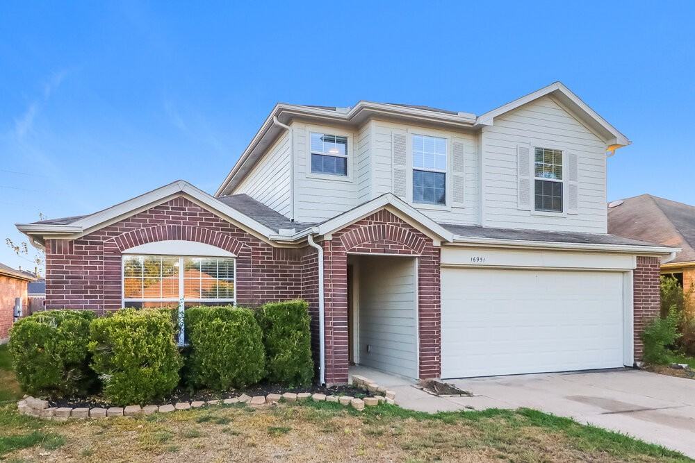 16951 Watering Oaks Ln - Photo 4 of 17