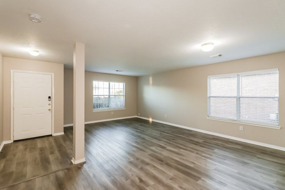 16951 Watering Oaks Ln - Photo 5 of 17