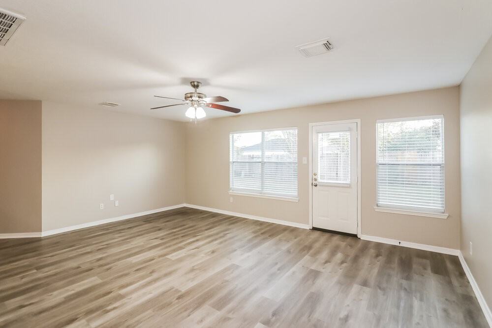 16951 Watering Oaks Ln - Photo 6 of 17