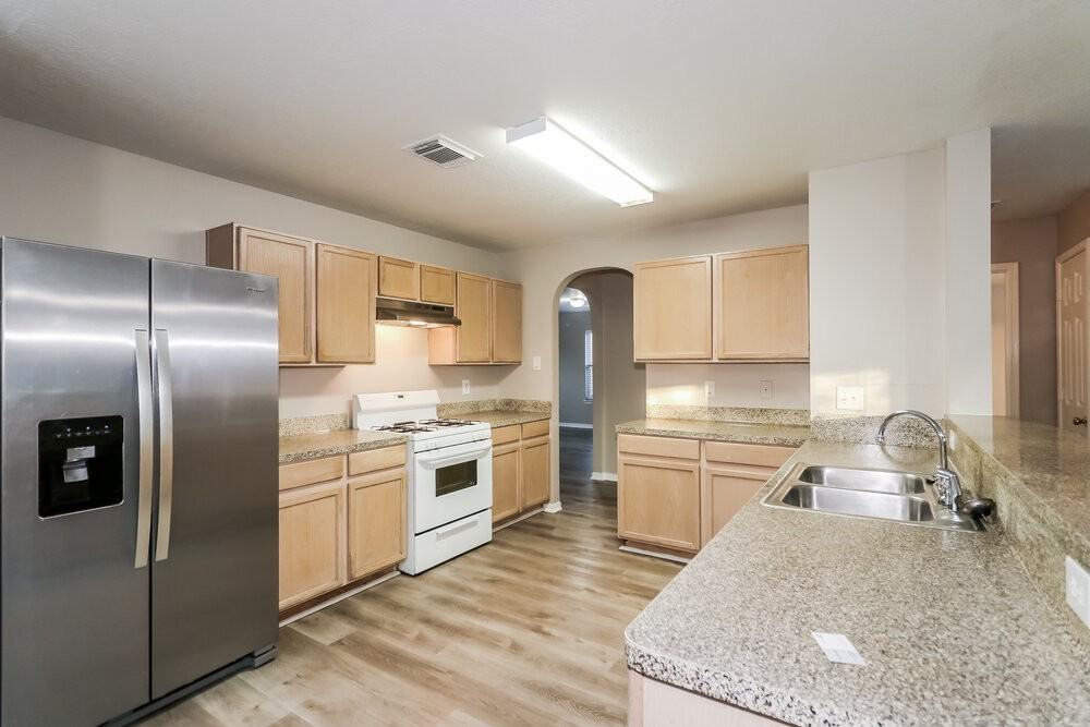 16951 Watering Oaks Ln - Photo 7 of 17