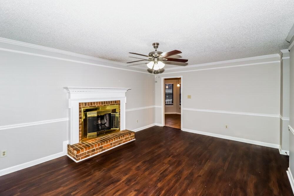 4893 Barkshire Dr - Photo 5 of 16