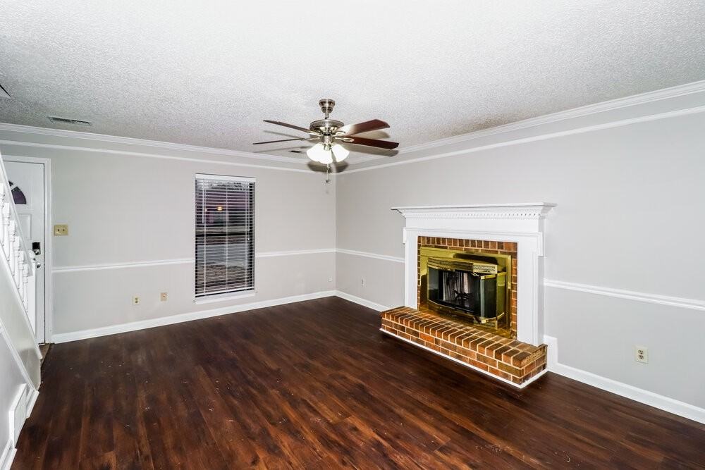 4893 Barkshire Dr - Photo 6 of 16