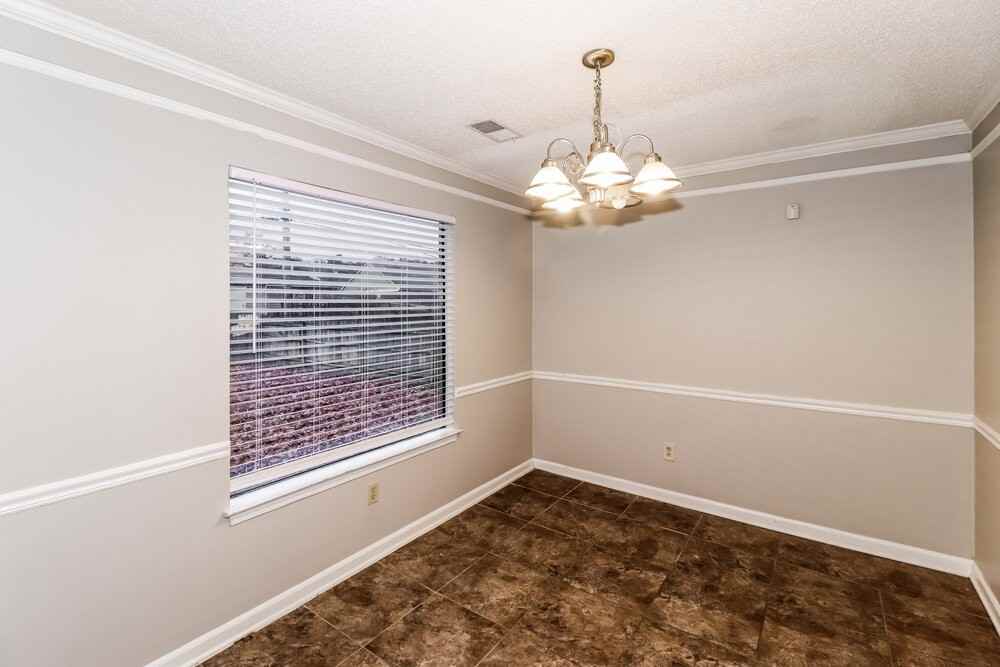 4893 Barkshire Dr - Photo 7 of 16