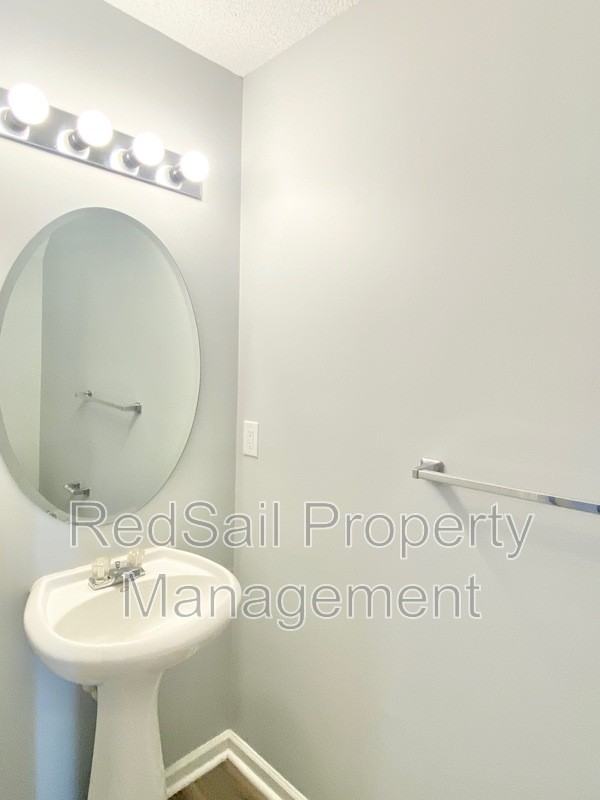 305 Settlement Dr - Photo 4 of 16