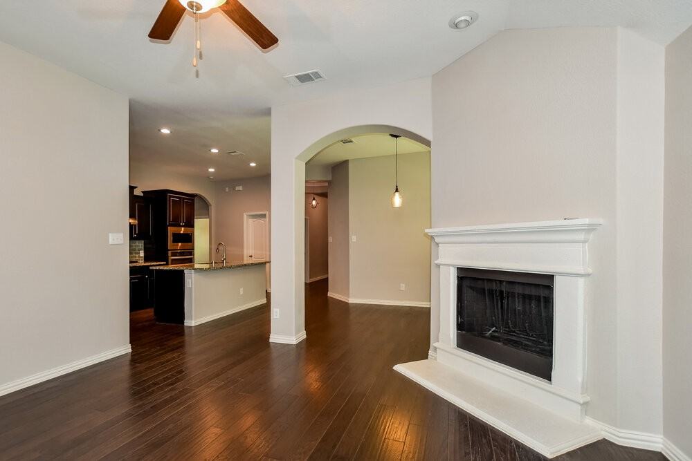 932 Water Garden Cir - Photo 4 of 16