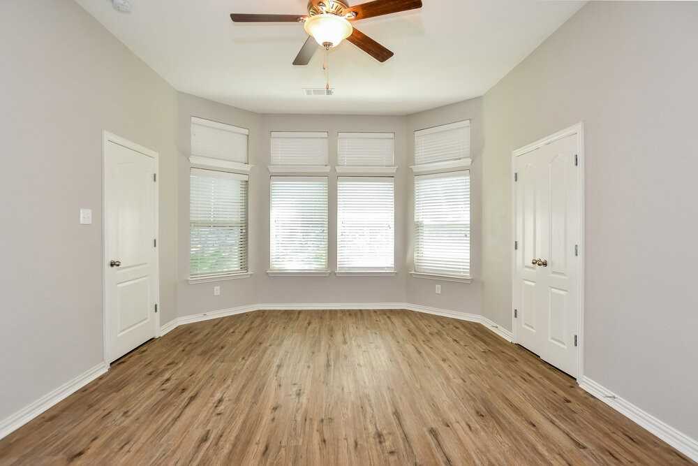 932 Water Garden Cir - Photo 7 of 16